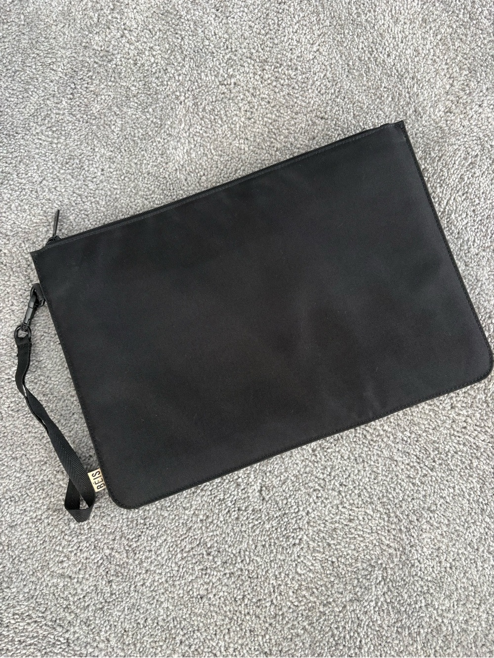 BÉIS Black Laptop Sleeve with Detachable Wrist Strap, Fits 13" MacBook, EUC BEIS